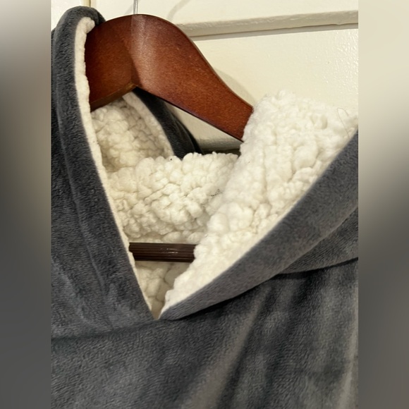 THE COMFY Original Oversized Microfiber Sherpa Wearable Blanket One Size fit all - Picture 6 of 6